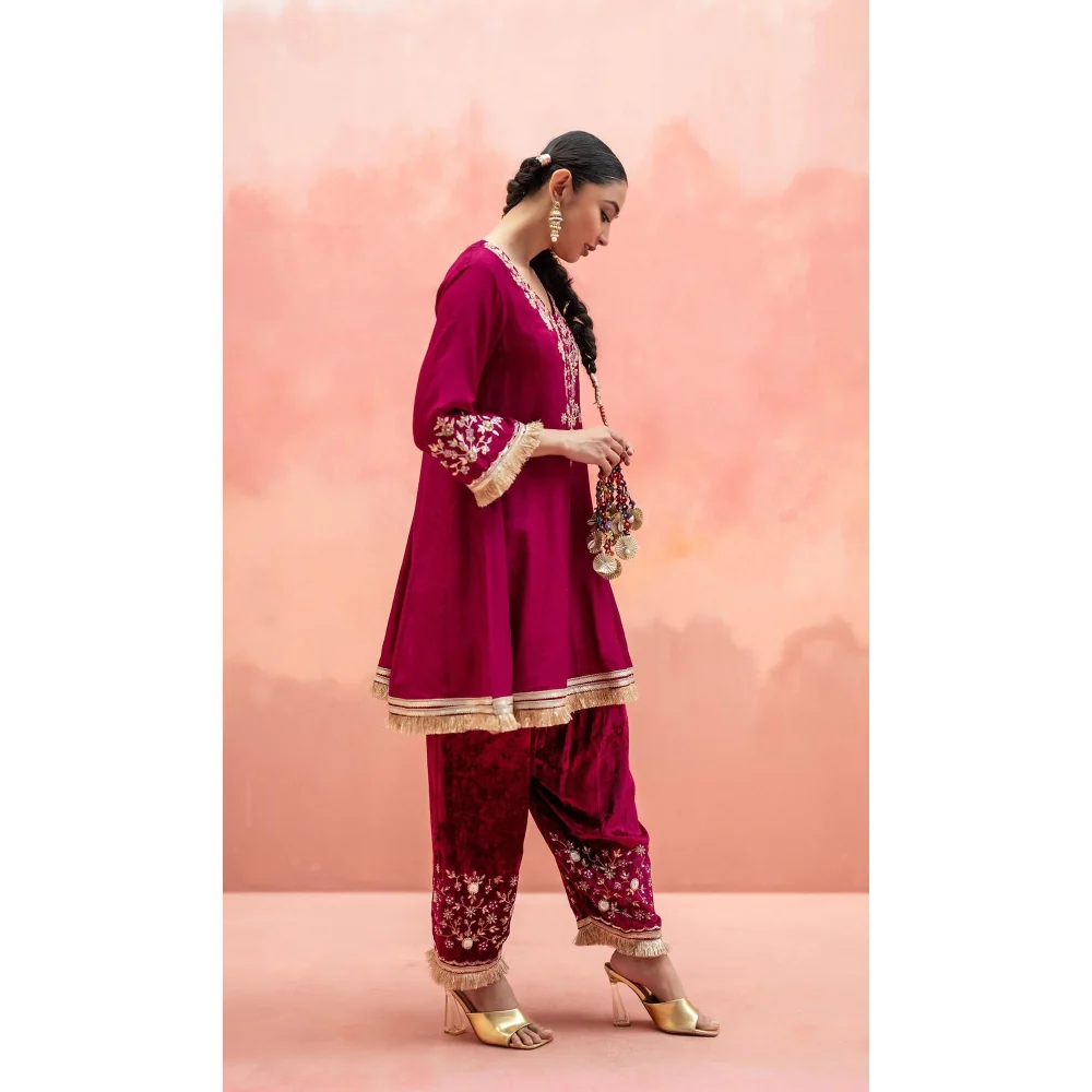 AM by Anita Mittal Anjum Red Kurta with Pant and Dupatta - Image 3