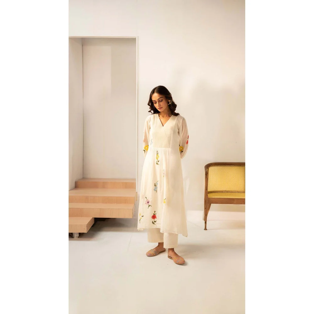 AM by Anita Mittal White Chanderi Zooni Kurta with Pant and Dupatta - Image 3