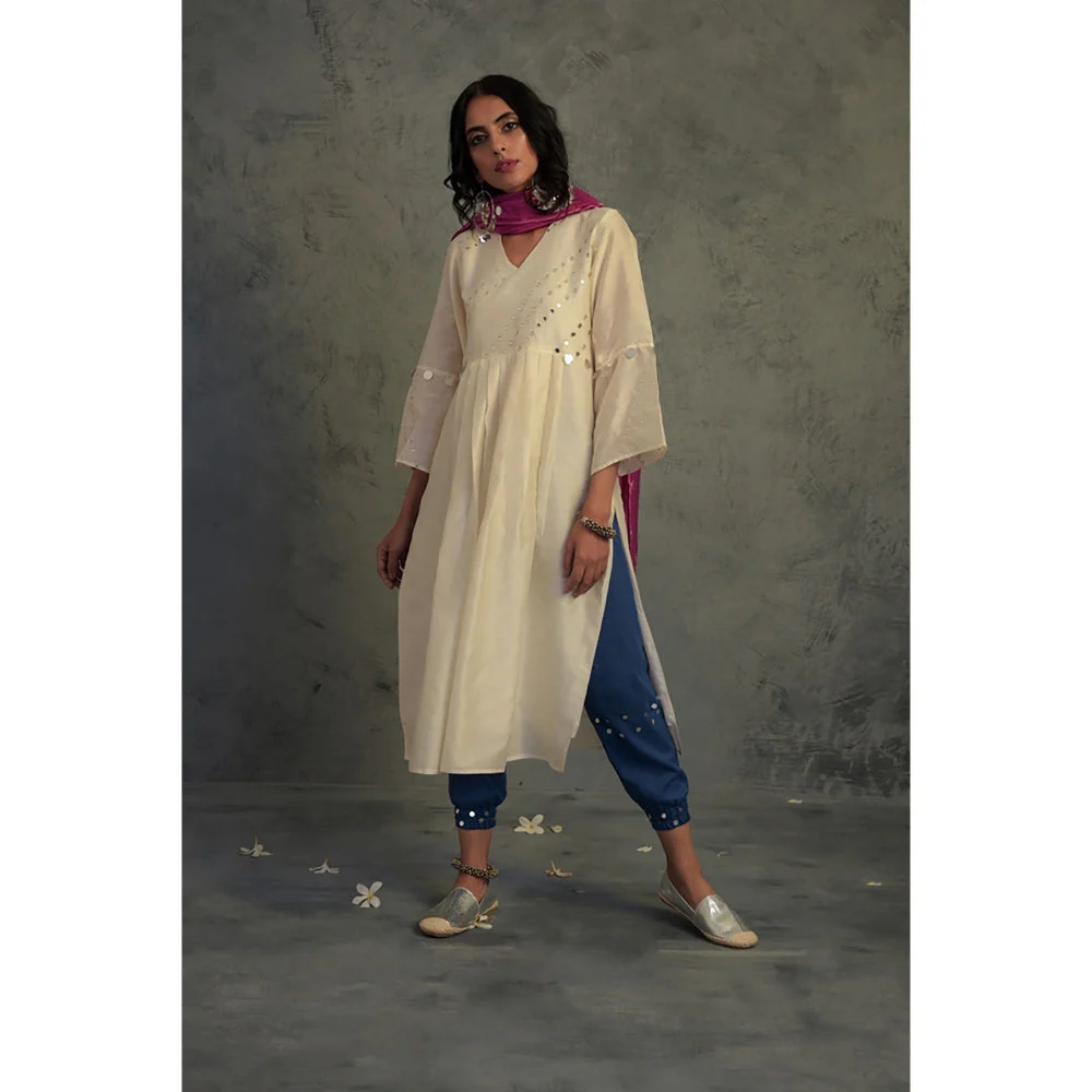 Charkhee Chanderi Flared Sleeve Kurta Set With Jogger - (Set of 3) - Image 2