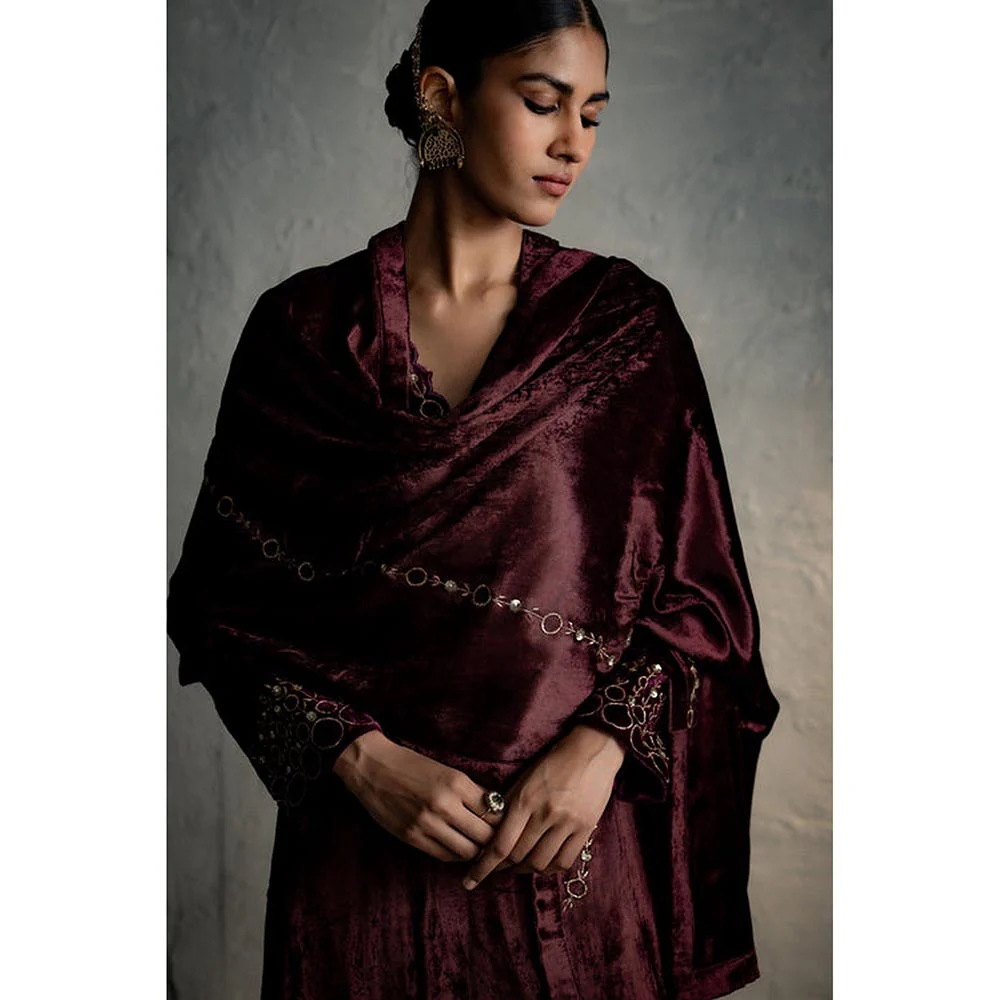 Charkhee Maaya Maroon V Neck Kurta And Pant With Dupatta - Image 5