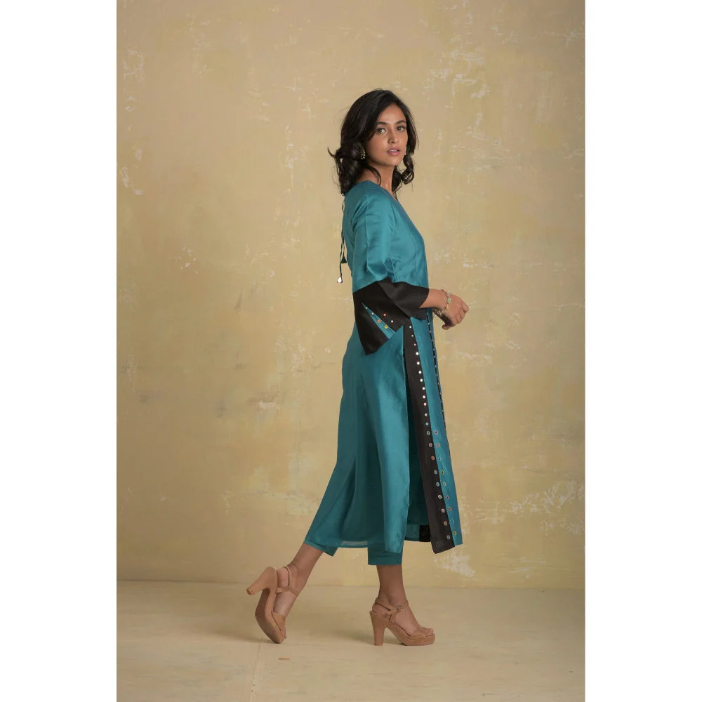 Charkhee Turquoise Panelled Kurta With Pant & Dupatta - (Set of 3) - Image 2