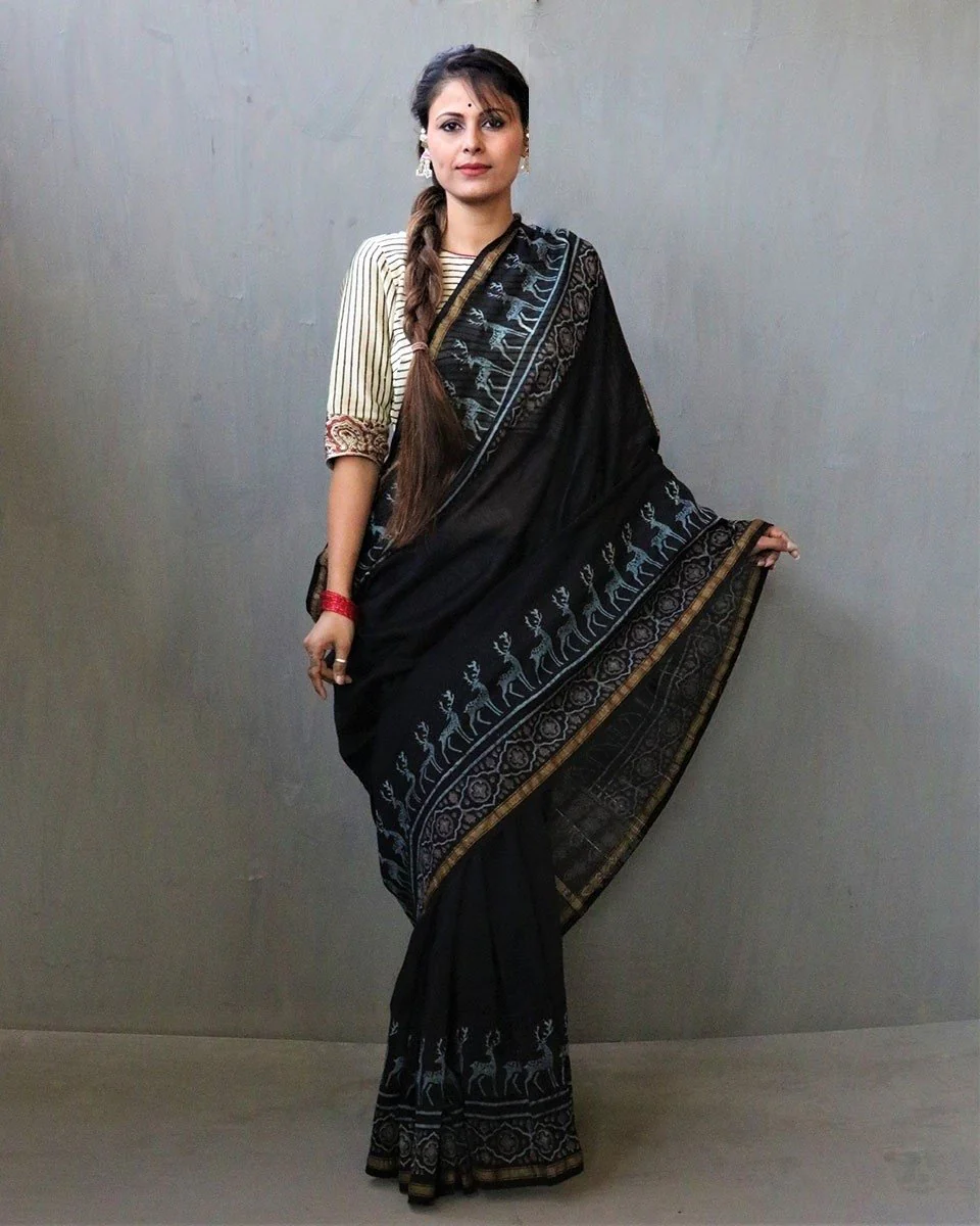 Chidiyaa Black Cotton Saree with Unstitched Blouse