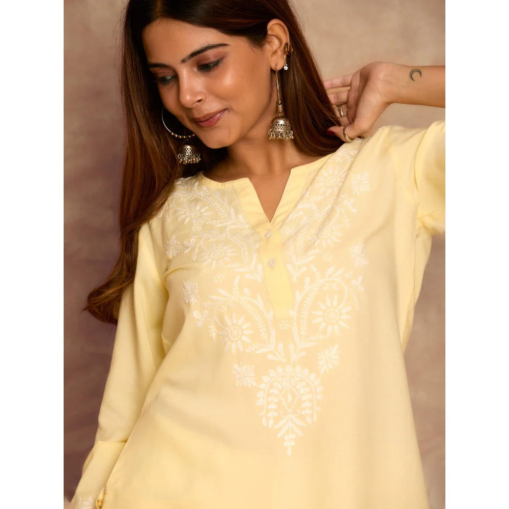 Chikankari Woven Short Kurta - Image 4