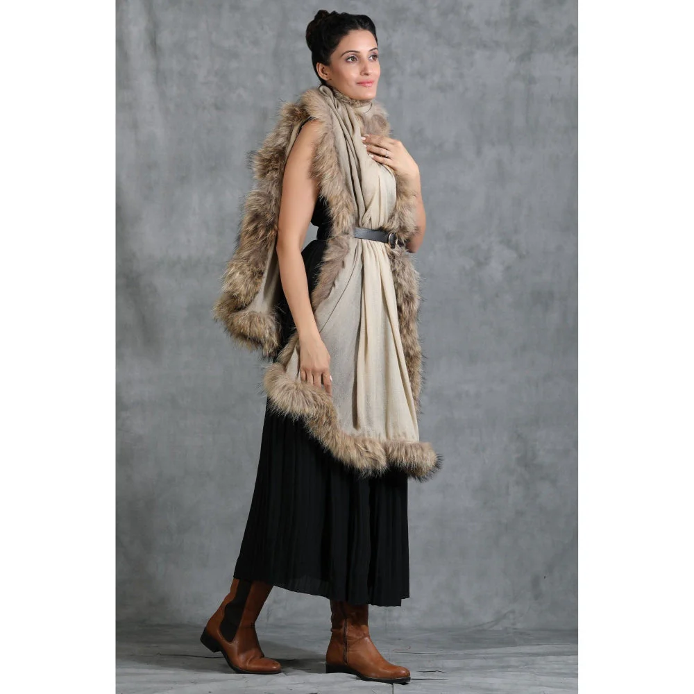 Dusala India Handwoven Cashmere Fine Wool Plain Stole With Hight Quality Ombre Fur Stole - Image 3