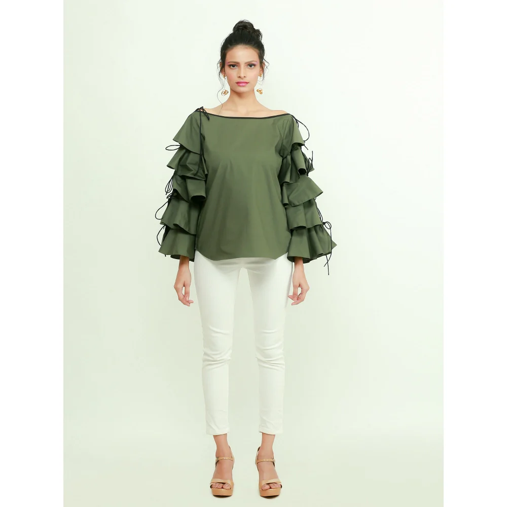Echke Top With Open Sleeve Feature And Self Strings