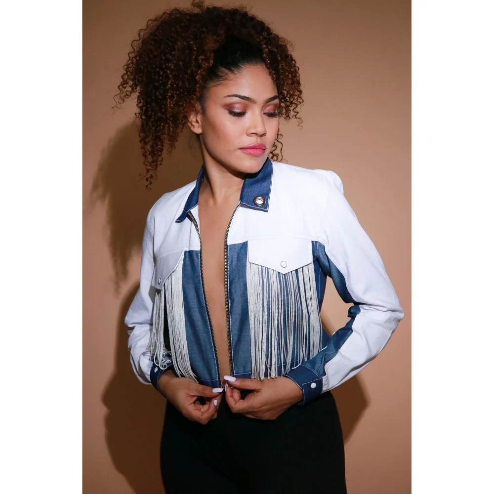 Echke White Light Denim and Dark Denim Crop Jacket with Silver Zipper Placket - Image 3