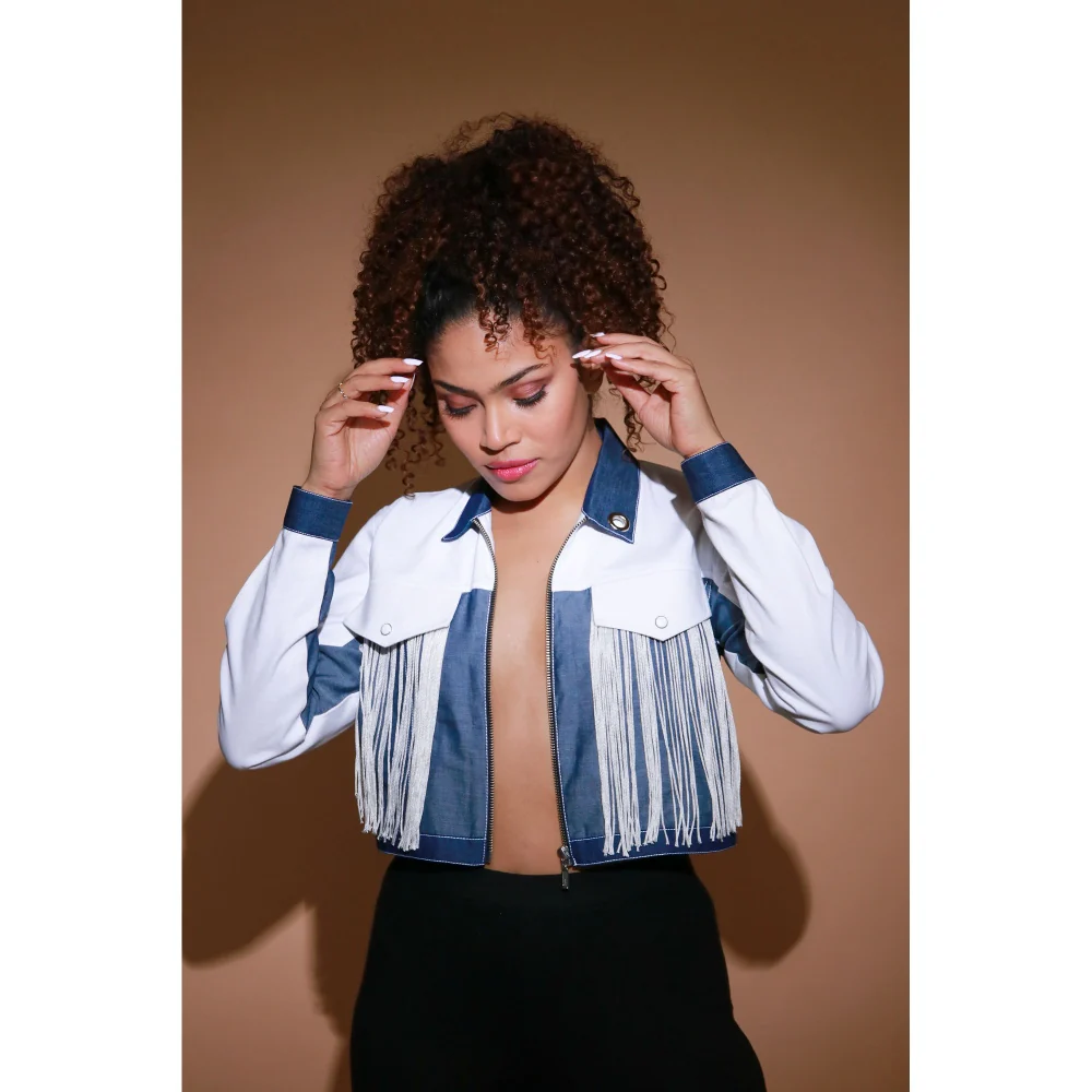 Echke White Light Denim and Dark Denim Crop Jacket with Silver Zipper Placket - Image 4