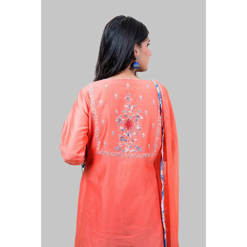 Finethreads by Hina & Nikhat Womens Embroidered Orange Kurta with Pant and Dupatta - Image 4
