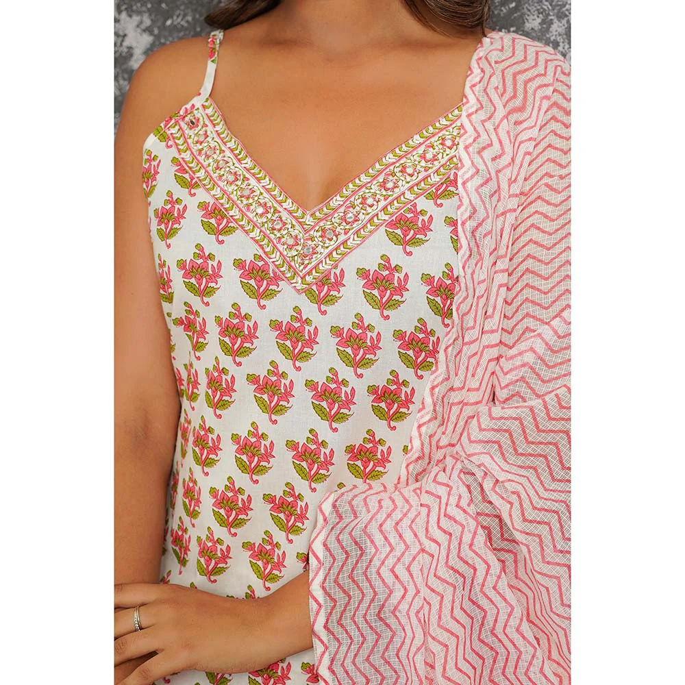 GANGA GRACE White Floral Printed Cotton Kurta with Pant and Dupatta - Image 4