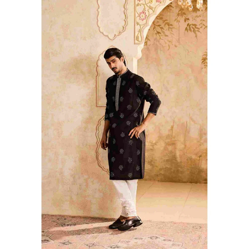 HISTORI Chanderi Men Black Embroidered Kurta with Churidar - Image 4