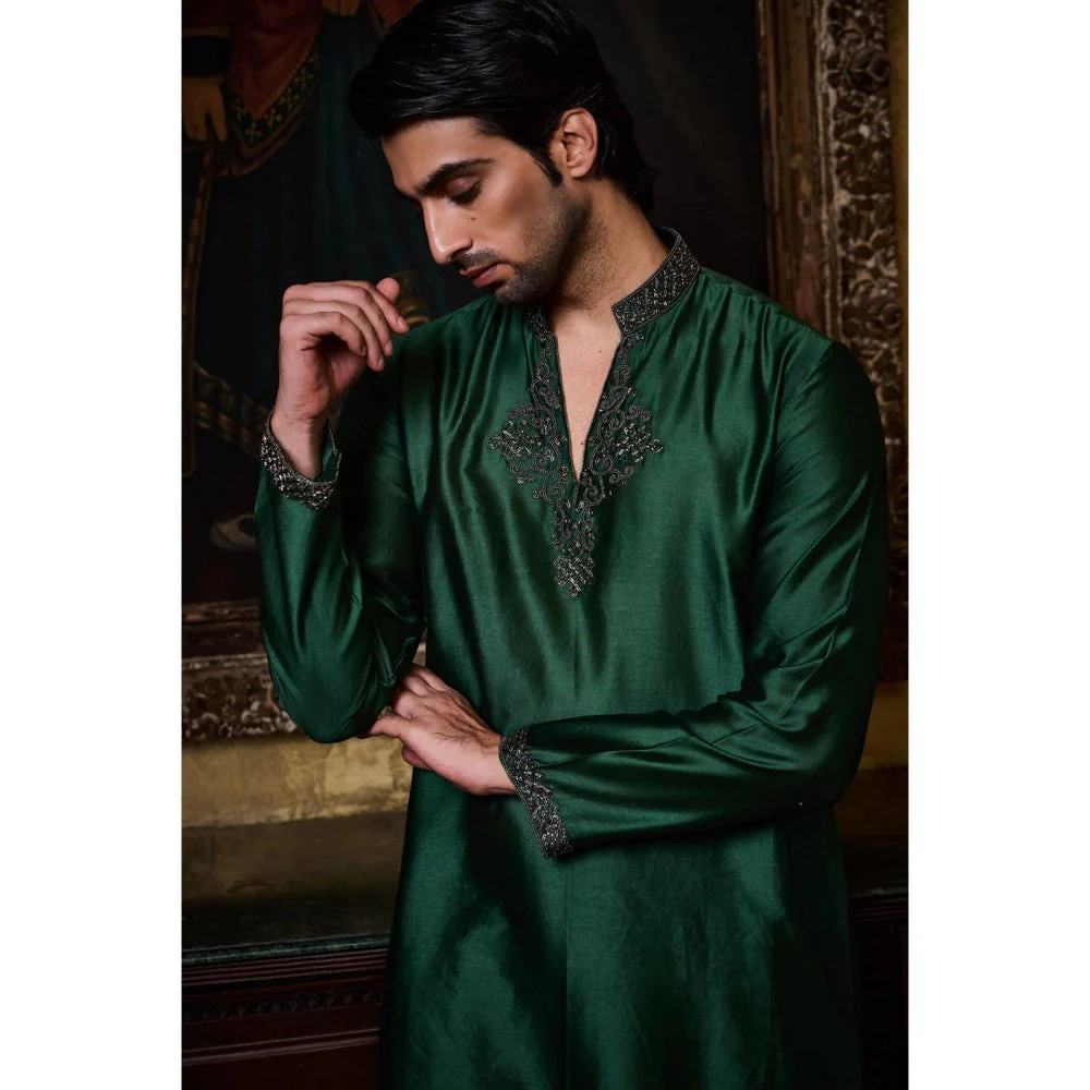 HISTORI Chanderi Men Green Embroidered Kurta with Salwar - Image 3