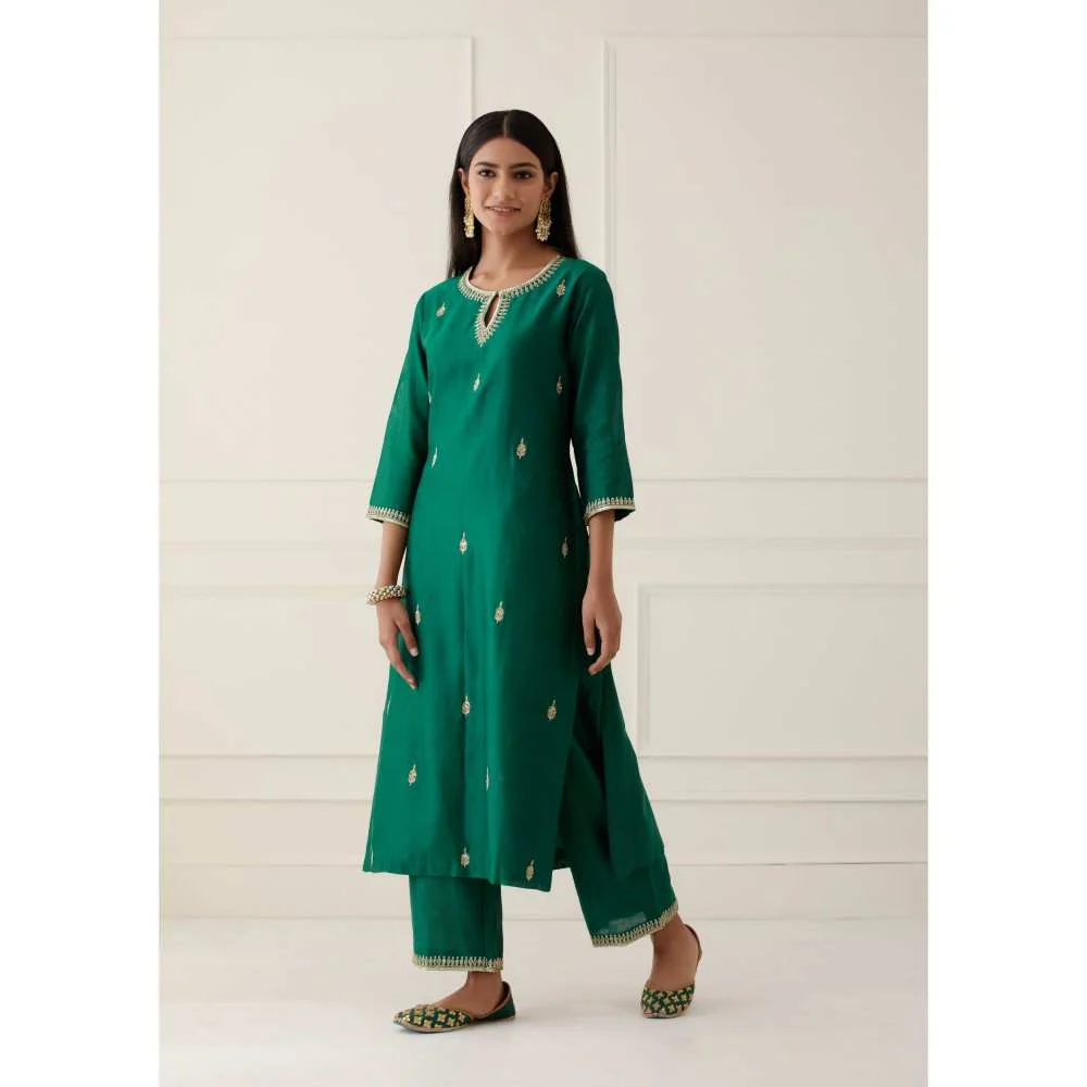 Ikshita Choudhary Green Embroidered Kurta