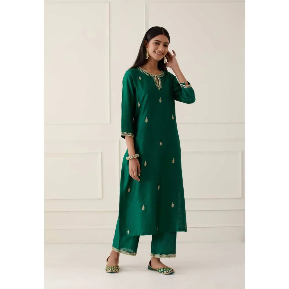 Ikshita Choudhary Green Embroidered Kurta - Image 3