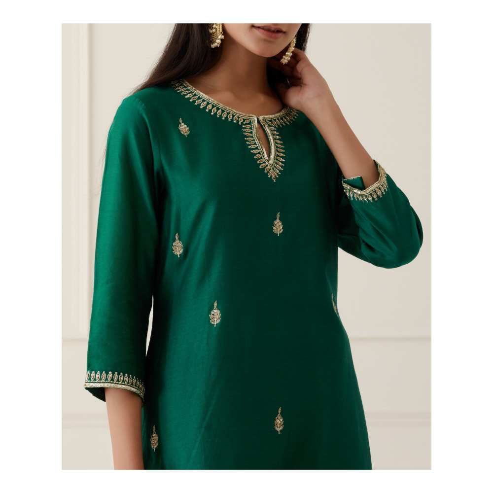 Ikshita Choudhary Green Embroidered Kurta - Image 4