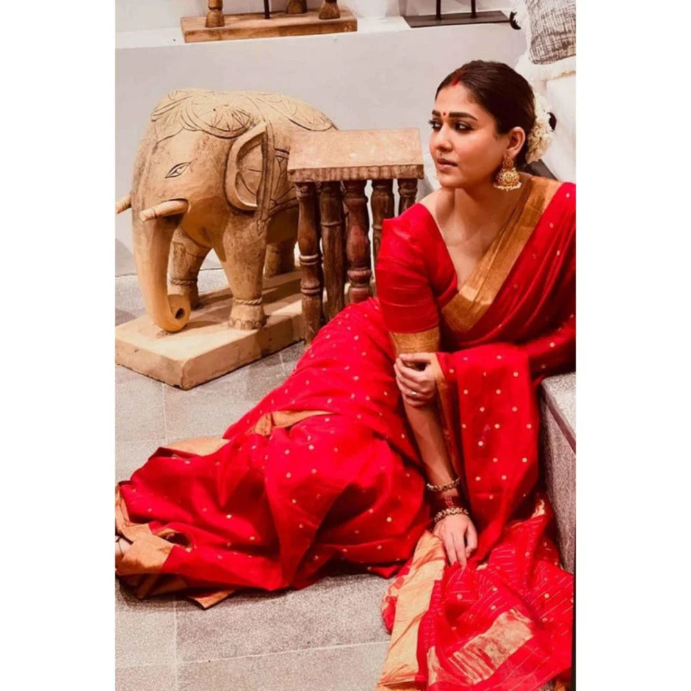 Isadora Life Womens Woven Zari Red Pre-Draped Saree With Unstitched Blouse - Image 5