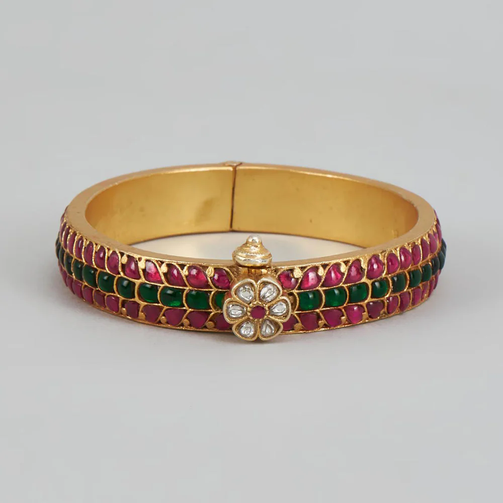 KARISA DESIGNS Hariyali Kundan Bangle