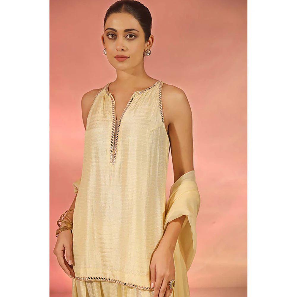 Kudi Pataka Designs Savi Kurta with Salwar and Dupatta - Image 4
