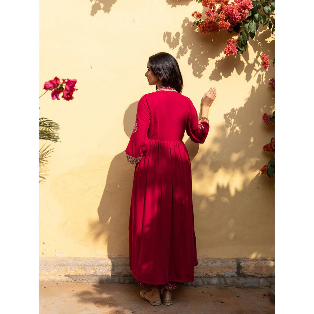 Maison Shefali Khizaan Gulabi - Velvet Embroidered Kurta & Pant with Dupatta (Set of 3) - Image 2