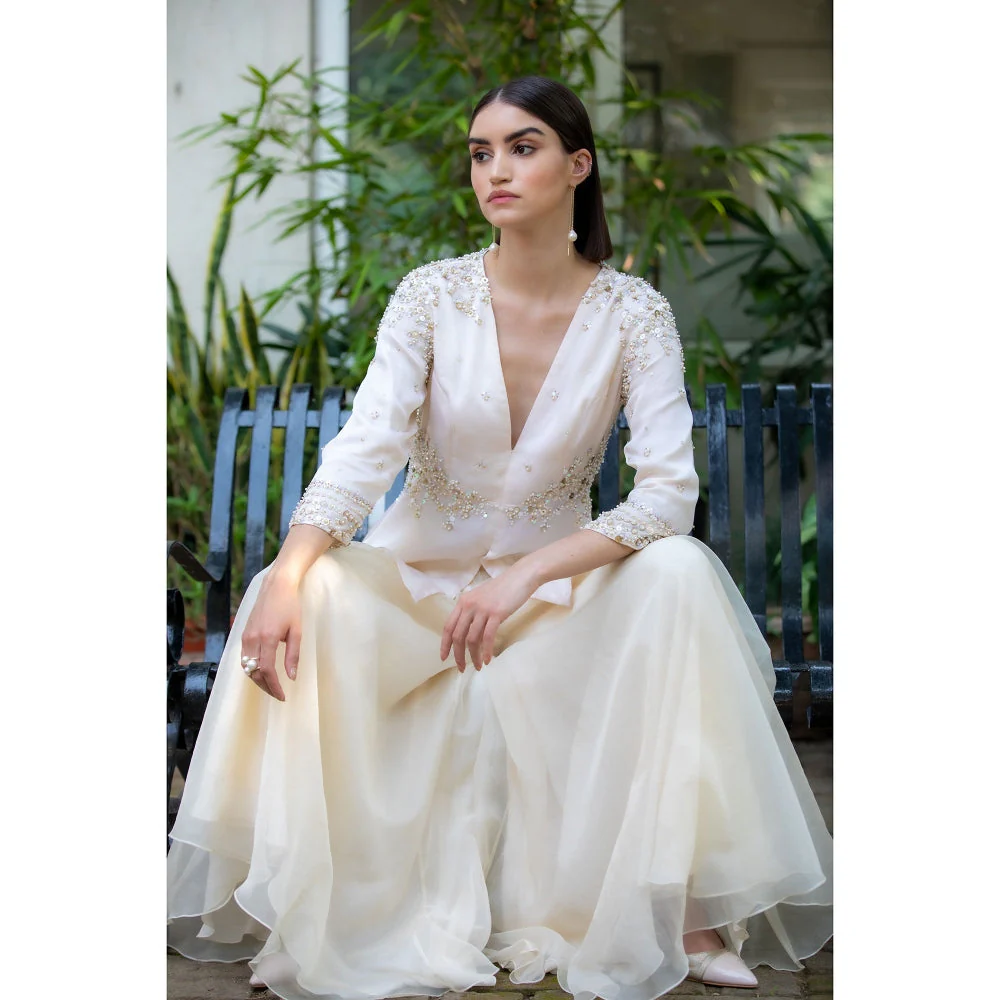MANDIRA WIRK Ivory Tunic With Skirt And Dupatta (Set Of 3) - Image 5