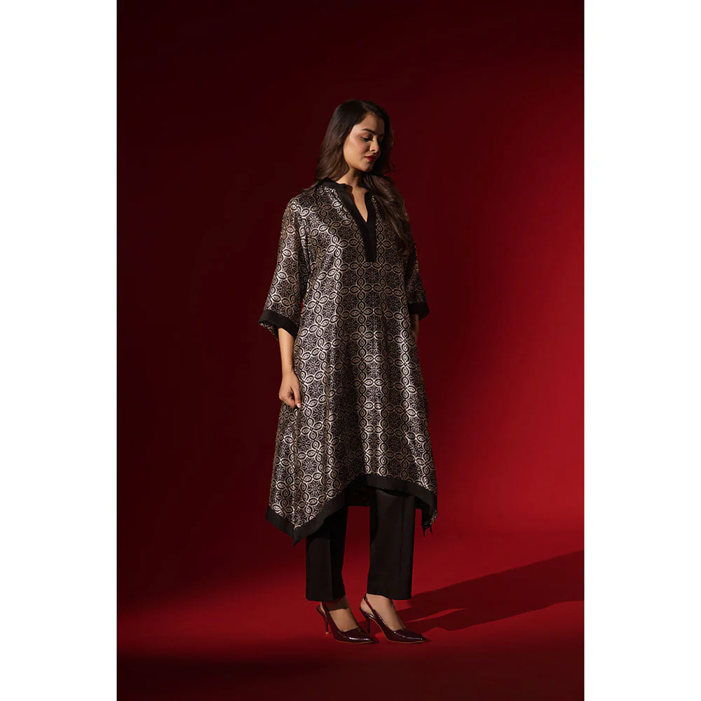 Naseebo Ebony Black Silk Printed Kurta and Pant - Image 3