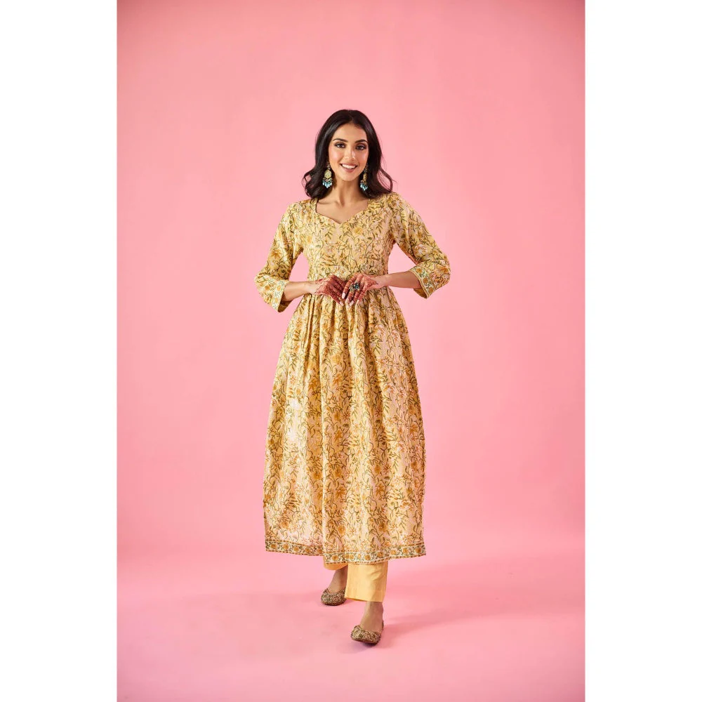 Old Marigold Parizaad Yellow Chanderi Hand Embellished Kurta Pant & Dupatta (Set of 3) - Image 2