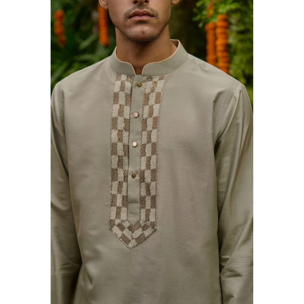 Philocaly Men Aabha Green Silk Blend Mandarin Neck Thread Work Kurta - Image 3