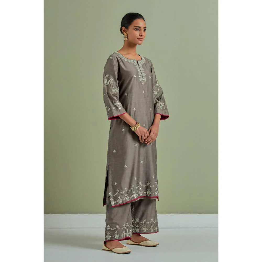 Priya Chaudhary Grey Embroidered Chanderi Silk Kurta - Image 3