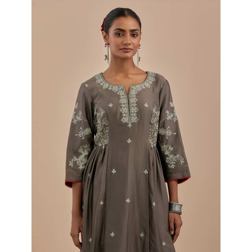 Priya Chaudhary Grey Embroidered Chanderi Silk Kurta - Image 4