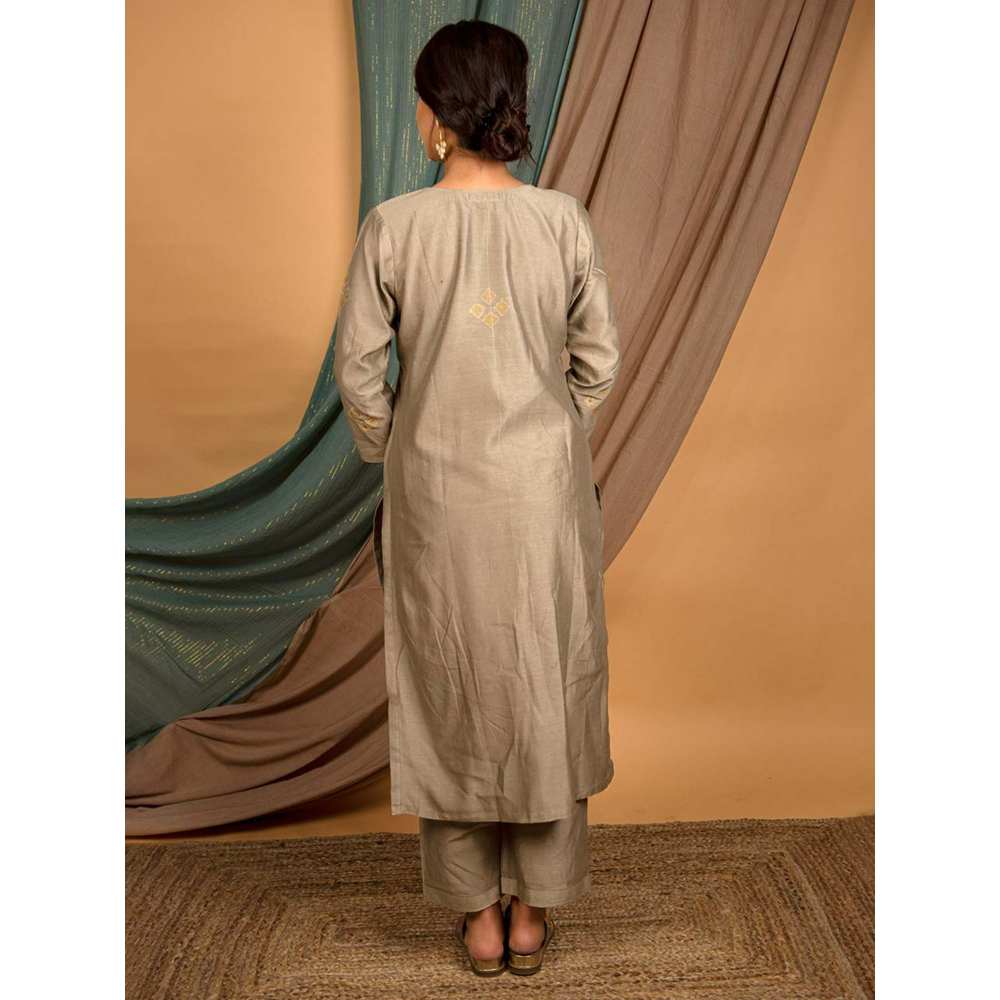 Priya Chaudhary Grey Embroidered Chanderi Silk Kurta - Image 3