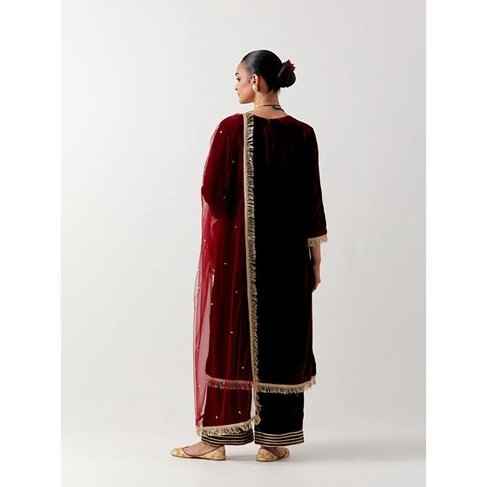Priya Chaudhary Red Silk Velvet Kurta With Pant And Net Dupatta - Image 2