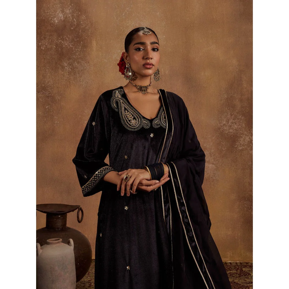 Roze Razia Black Kurta with Pant & Dupatta (Set of 3) - Image 6