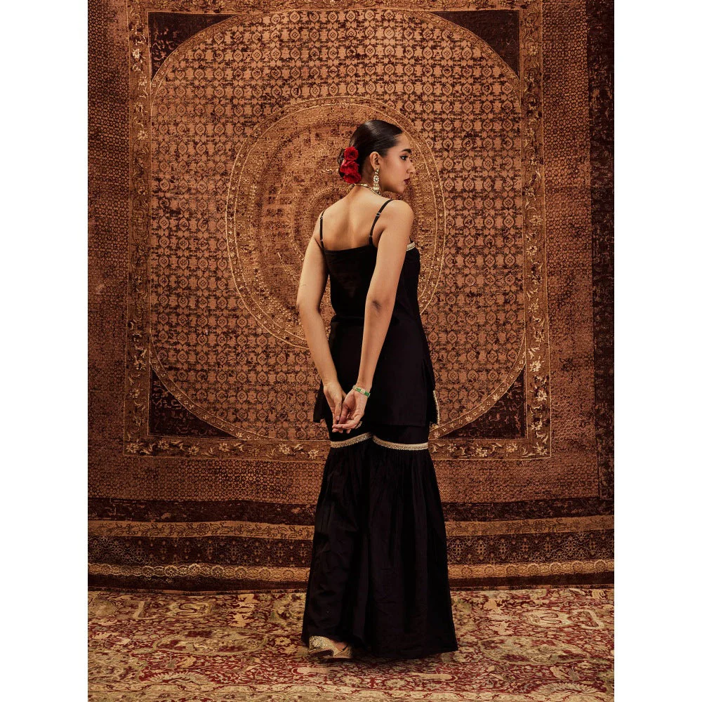 Roze Sultana Black Sleeveless Kurta with Sharara & Dupatta (Set of 3) - Image 4