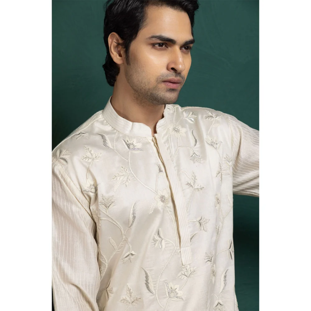 SMRITI Ivory Floral Elegance Kurta - Image 2