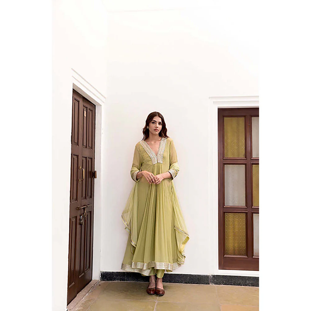 Taro India Inaya Kurta Pant With Dupatta And Crop Slip