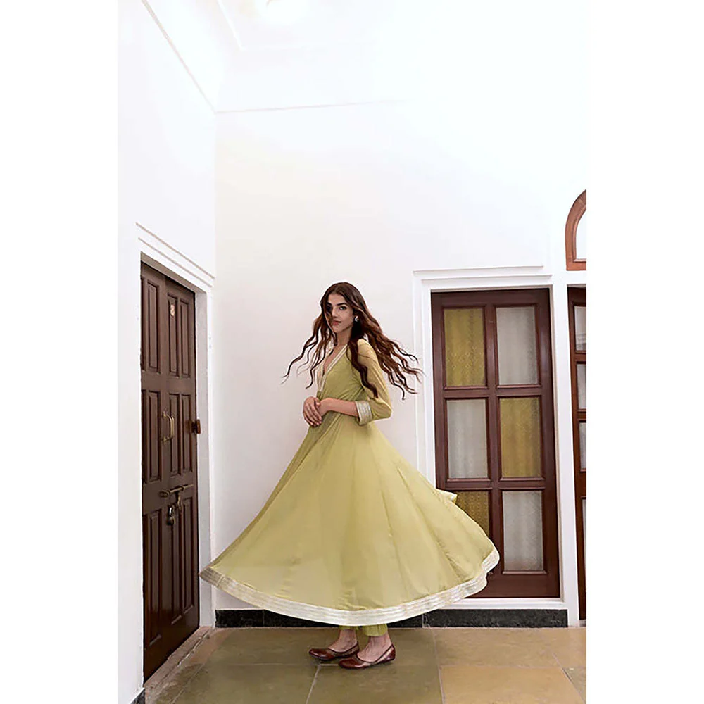 Taro India Inaya Kurta Pant With Dupatta And Crop Slip - Image 3