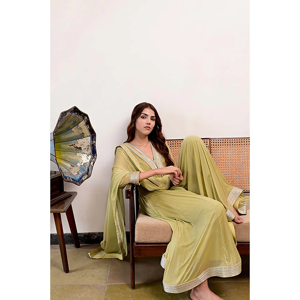 Taro India Inaya Kurta Pant With Dupatta And Crop Slip - Image 4