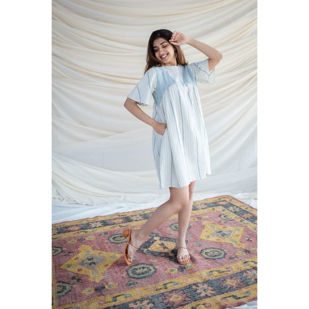 The Indian Ethnic Co. White And Blue Kala Cotton Dress - Image 4