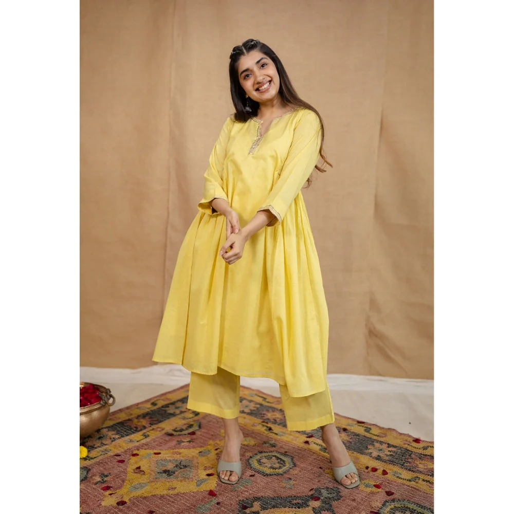 The Indian Ethnic Co. Yellow Plain A-Line Cotton Slip Kurta with Pant and Dupatta (Set of 4) - Image 4