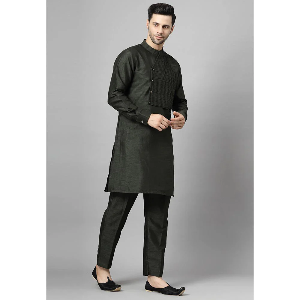 UTSAV FASHION Mandarin Collar Pleated Straight Kurta With Pant - Image 2