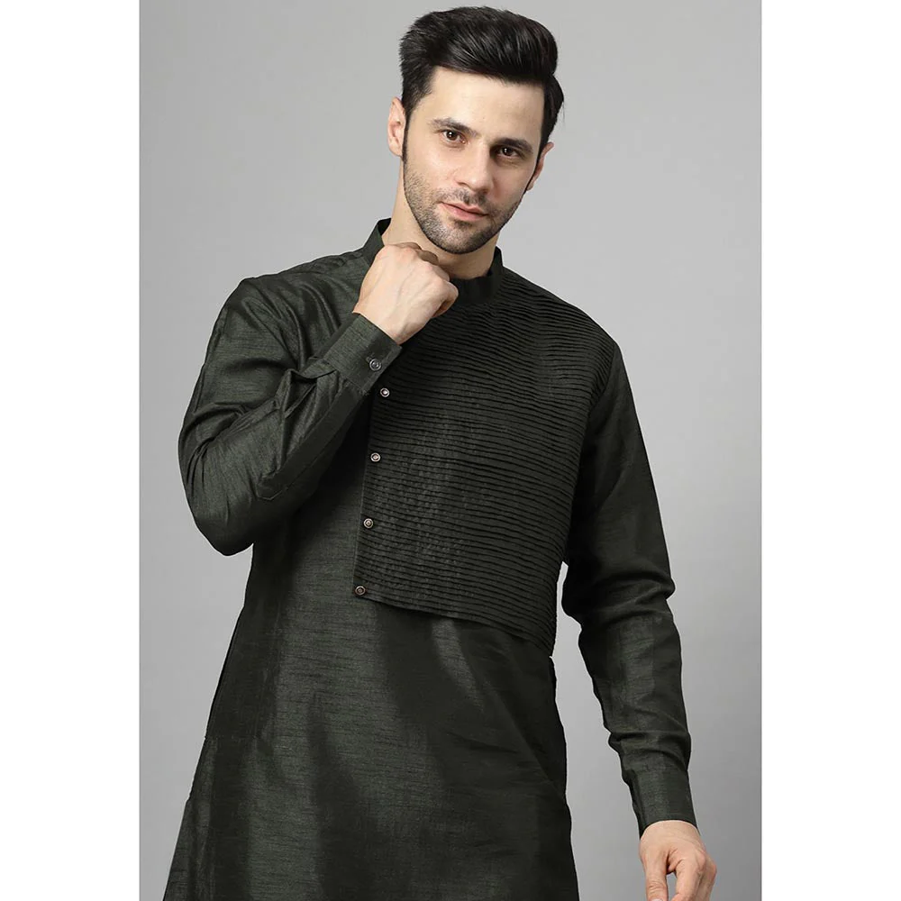 UTSAV FASHION Mandarin Collar Pleated Straight Kurta With Pant - Image 3