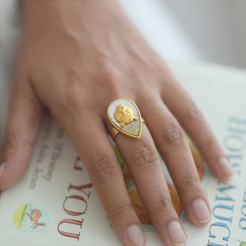 ZARIIN Tigris Charm - Tiger Ring With Mother Of Pearl - Image 6